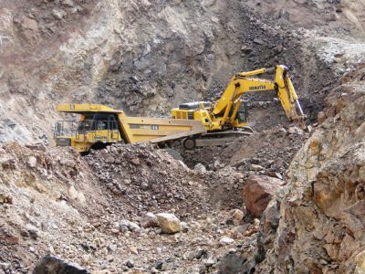 نجات کارگران معدن گیر افتاده در سیلاب خراسان جنوبی
