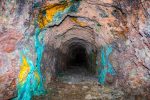 استخراج ۶۰ تن سنگ خام فیروزه از معدن شهرستان فیروزه